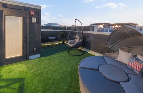 Arlington House | Walk to the Arlington stadiums from this Luxurious Condo w/Premium Amenities! Rooftop Retreat w views of stadiums, private garage, gourmet kitchen & gated entry. Book Now to stay at the New Ruby Lux Skyline Retreat in the Heart of the Arlington!
