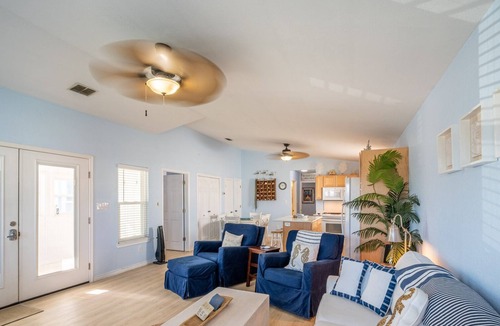 Shibui Sands House | Walk to the Beach ! Cute single level house located off of 11th St. Small Fenced Yard. Dogs ok. K
