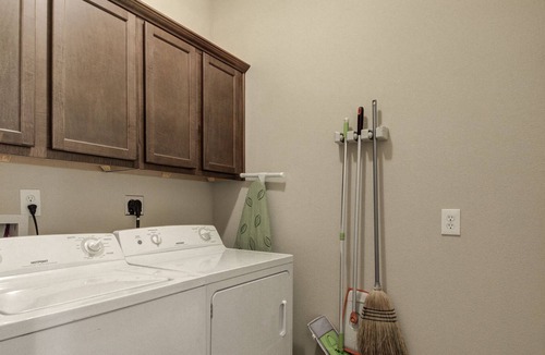 Dripping Springs House | Walk to the Lake! Idilic Getaway with all the Comforts of Home
