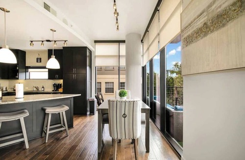 Uptown Apartment | Walkable Uptown Dallas 3BR with Pool, Pets, Wi-Fi