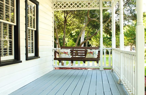 Grapevine House | Walking distance to the Gaylord and backs to Lake Grapevine!