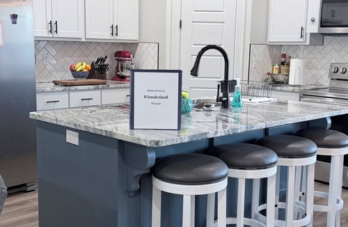 Shreveport House | Wanderlust: Modern Home with Luxury Tub & King Bed 15m to Downtown