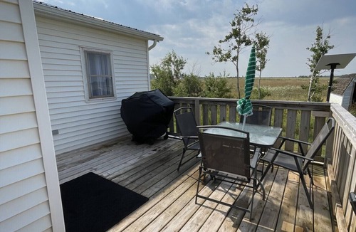 Summerside Cottage | Water View Tiny Cottage with Private Fire Pit & Beach Access