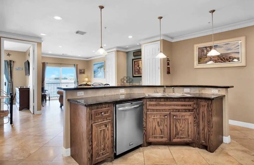 Seven Coves Condo | WATERFRONT 2/2 CONDO BOAT DOCK/SLIP RESTAURANT KAYAK AMENITIES GRD. FL Sleeps 8