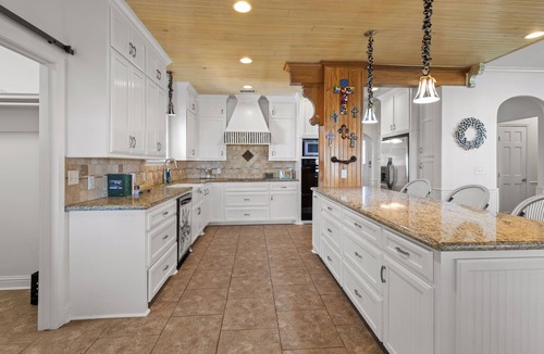 Sulphur House | Waterfront 3 Bedroom Home