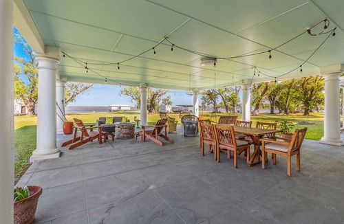 Sulphur House | Waterfront 3 Bedroom Home