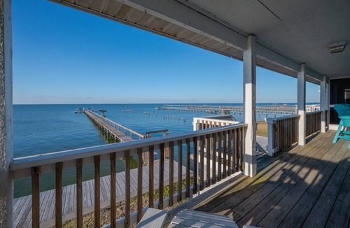 Rockport House | Waterfront 3BR/3BA on Copano Bay w/Private Fishing Pier