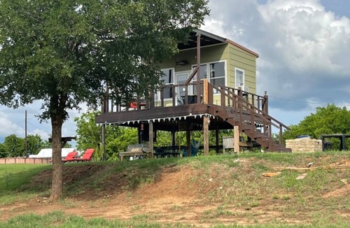 South Bend Cabin | Waterfront Cabin on River w/RV Hookups Near Possum Kingdom Lake