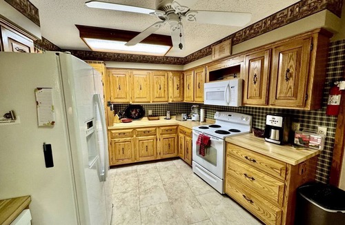 Fairfield Bay Cabin | Waterfront Cabin Ideal for Families and Outdoor Adventures in Arkansas