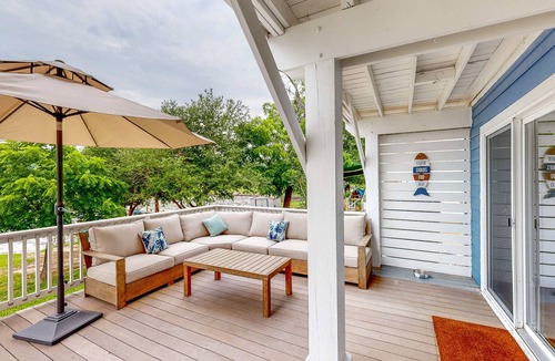 Pointblank House | Waterfront dog-friendly home with pier access, alfresco dining, & kayak