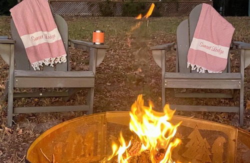 Hawkins House | Waterfront - Enjoy The Sunset Lodge Lake House with kayaks, dock, swimming