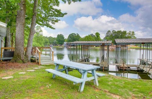 Royal House | Waterfront Home on Lake Hamilton w/Dock & 2 Decks