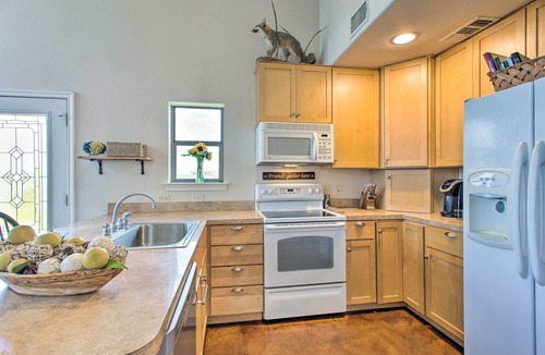 Granbury Cottage | Waterfront Home w/Boat Dock on Lake Granbury!