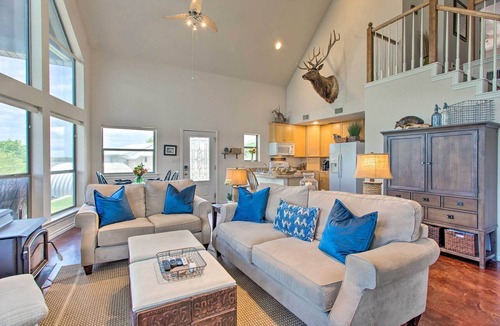Granbury Cottage | Waterfront Home w/Boat Dock on Lake Granbury!