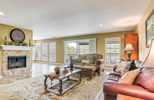 Nassau Bay House | Waterfront Houston Home: 1 Mi to Space Center!