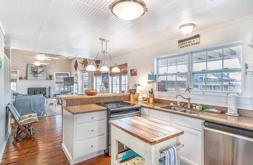 Jamaica Beach House | Waterfront Jamaica Beach 3/2.5 Bay Home with Private Pool