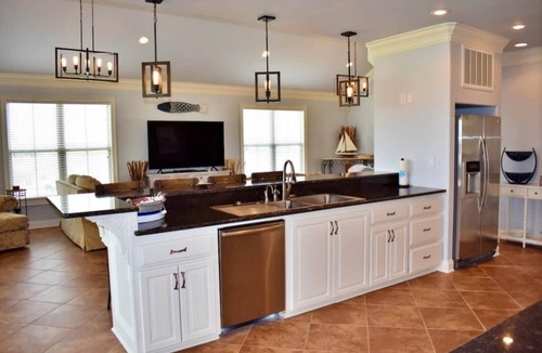 Lake Charles House | WATERFRONT Lake House w/King Beds, close to Casinos