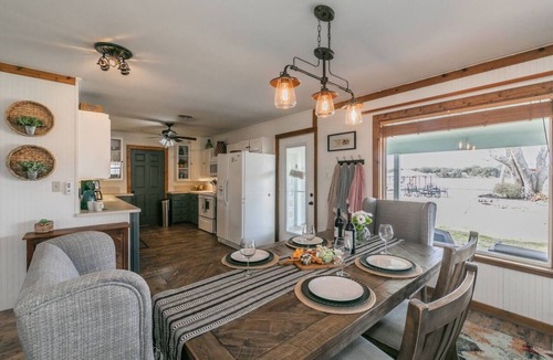 Granbury Cottage | Waterfront Lake House. Sunsets! Dogs Welcome, Stocked Kitchen, KING Bed!