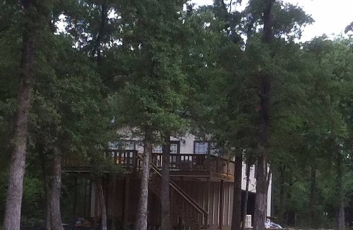 Quinlan House | *WATERFRONT* Lake Tawakoni Log/Tree House Vacation Rental
