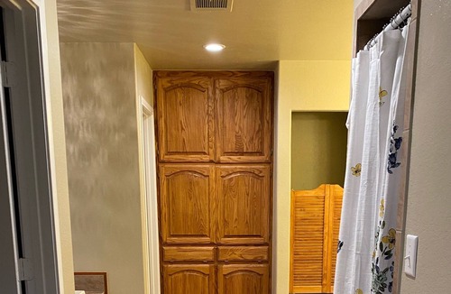Quinlan House | *WATERFRONT* Lake Tawakoni Log/Tree House Vacation Rental