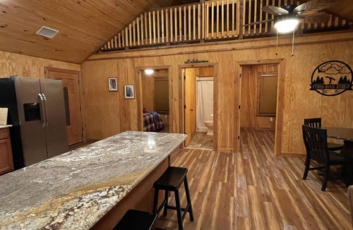 Karnack Cabin | Waterfront log cabin! 3 bed, 2 bath, 5 kayaks, sleeps 10. Boat dock, fire pit