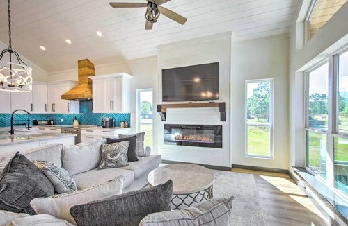 Cedar Creek Reservoir House | Waterfront Modern 3 BR Home Ready for Family Fun on Cedar Creek Lake