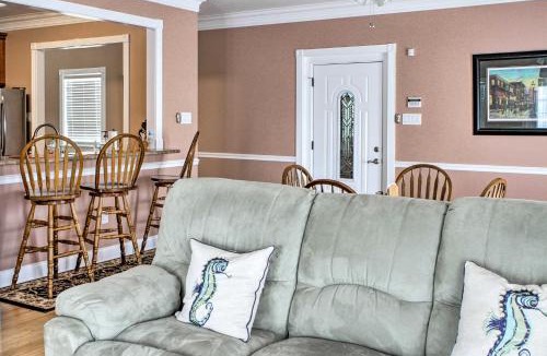 New Orleans East Area Villa | Waterfront NOLA Villa: 23 Mi to French Quarter!