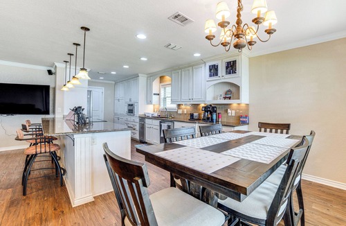 Kemp House | Waterfront Retreat w/Dock on Cedar Creek Lake!