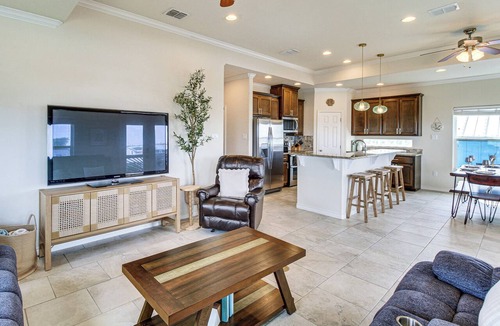 Palm Harbor House | Waterfront Retreat w/Dock in Rockport!