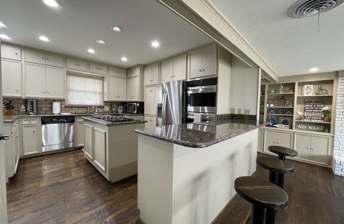 Little Elm House | Wedding Stays & Large Family Retreat - Huge Pool Near Lake Lewisville