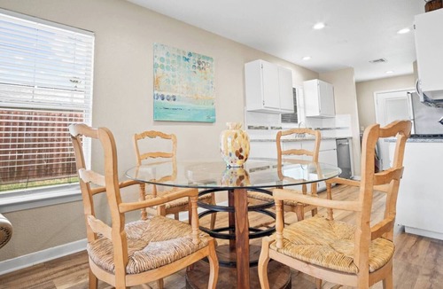 Rockport House | Week Discount! Close to Rockport Beach, downtown, and the pier!