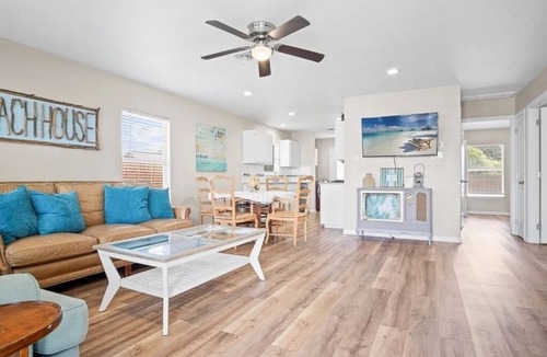 Rockport House | Week Discount! Close to Rockport Beach, downtown, and the pier!