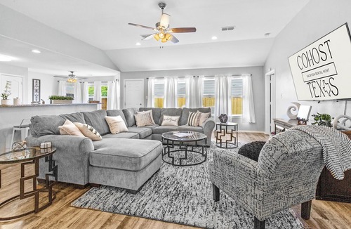 Abilene House | Weekday Summer Deals ~ Near Dyess ~Pets OK~ Sleeps 8 ~ 5 Stars ~Spacious ~ Clean
