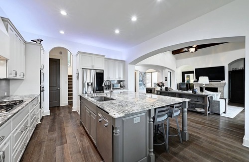 Lakeway House | Welcome to Little La Jolla Resort, a luxury destination for special occasions.