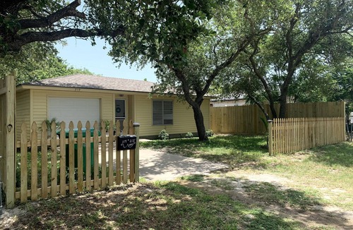 Aransas Pass House | Welcome to our Little Minnow! Perfect for beachgoers, fishermen, and vacation!