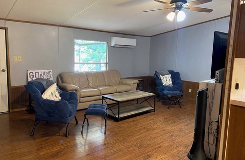 Gordon House | Welcome to Somewhere on a Lake, a 3BR/2BA waterfront retreat on Lake Palo Pinto.