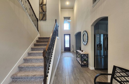 Katy House | Welcome to The Cozy House! 3500sqf house with 20ft ceilings. Home office and gym