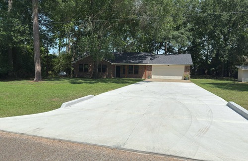 Magnolia House | Welcome to your perfect getaway or family retreat in beautiful Magnolia Texas !