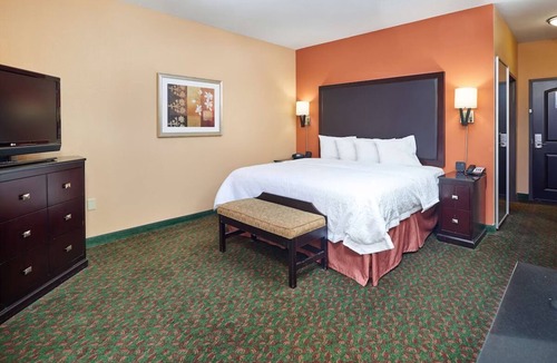 Waco Hotel | Welcoming Room with Free Hot Breakfast & Parking - Near Baylor! Indoor Pool!