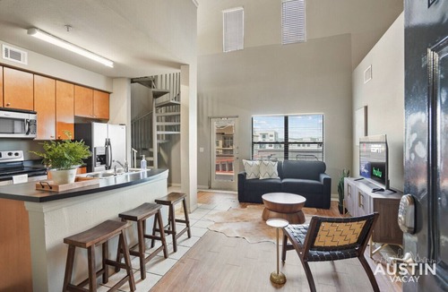 West Campus Apartment | West Campus Triple Homes | Walk to UT Austin, SXSW Venue, Zilker Park & Downtown