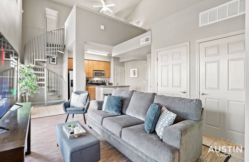 West Campus Apartment | West Campus Triple Homes | Walk to UT Austin, SXSW Venue, Zilker Park & Downtown