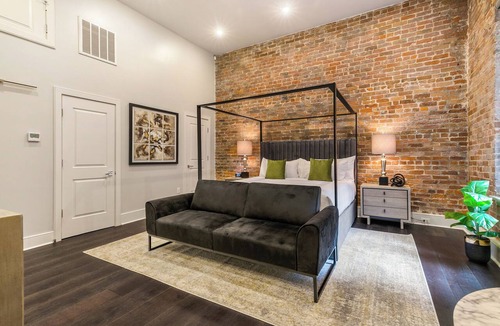 Lower Garden District Apartment | WHERE GLAM MEETS COZY! THE PERFECT PLACE FOR A DOWNTOWN GETAWAY! | The Sazerac