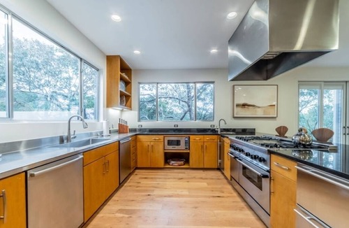 Austin House | Wild Basin: 10-15min to Austin · Heated Pool · SportCourt · Pickleball · Views