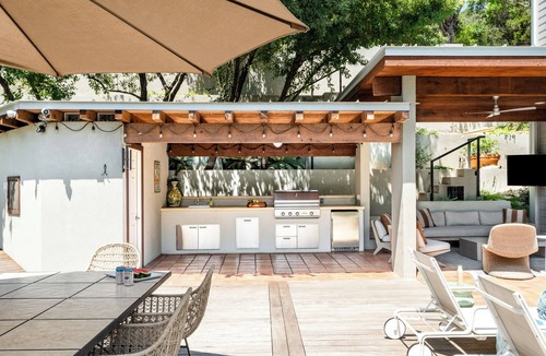 Austin House | Wild Basin: 10-15min to Austin · Heated Pool · SportCourt · Pickleball · Views