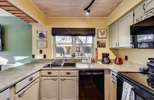 Bedford House | Willow Bend: 4-Bedroom Tranquil Escape