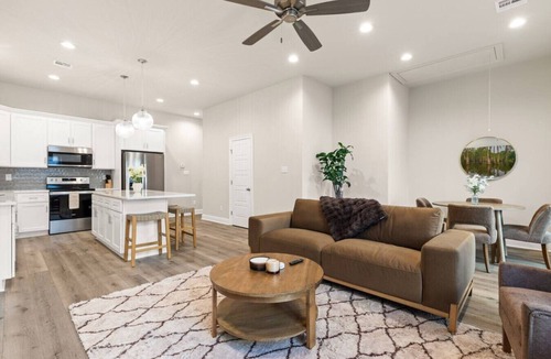 Youngsville House | Willow House KING Garage Sports Complex WiFi
