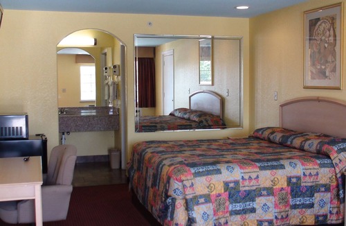 North San Antonio - SAT Hotel | Winnquest Inn Near Ft. Sam Houston