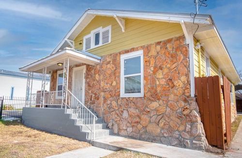 Near East Side House | Wonderful 3 BR 2 BA Near Downtown