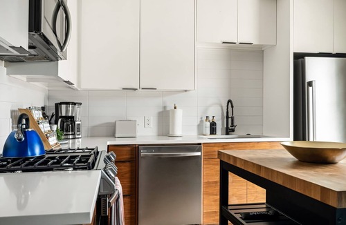 MLK House | Wonderland · Sleeps 24, Pool, Hot Tub, Soccer, etc