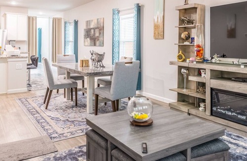 Porter House | Woodridge - Bedroom with Private Outdoor Bathroom